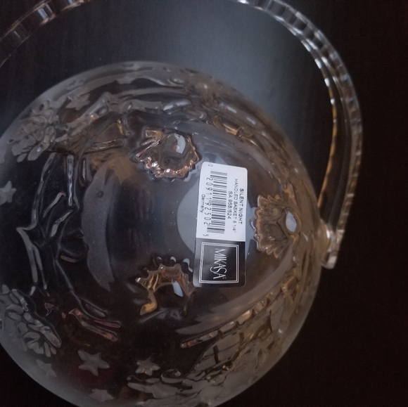 Mikasa Handled Basket - Picture 4 of 6